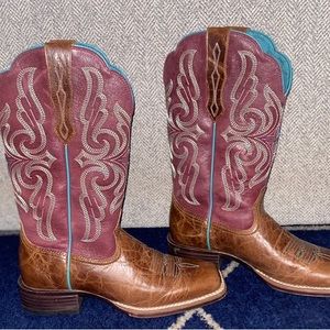 Ariat Women’s StretchFit Square Toe Cowboy Boots.